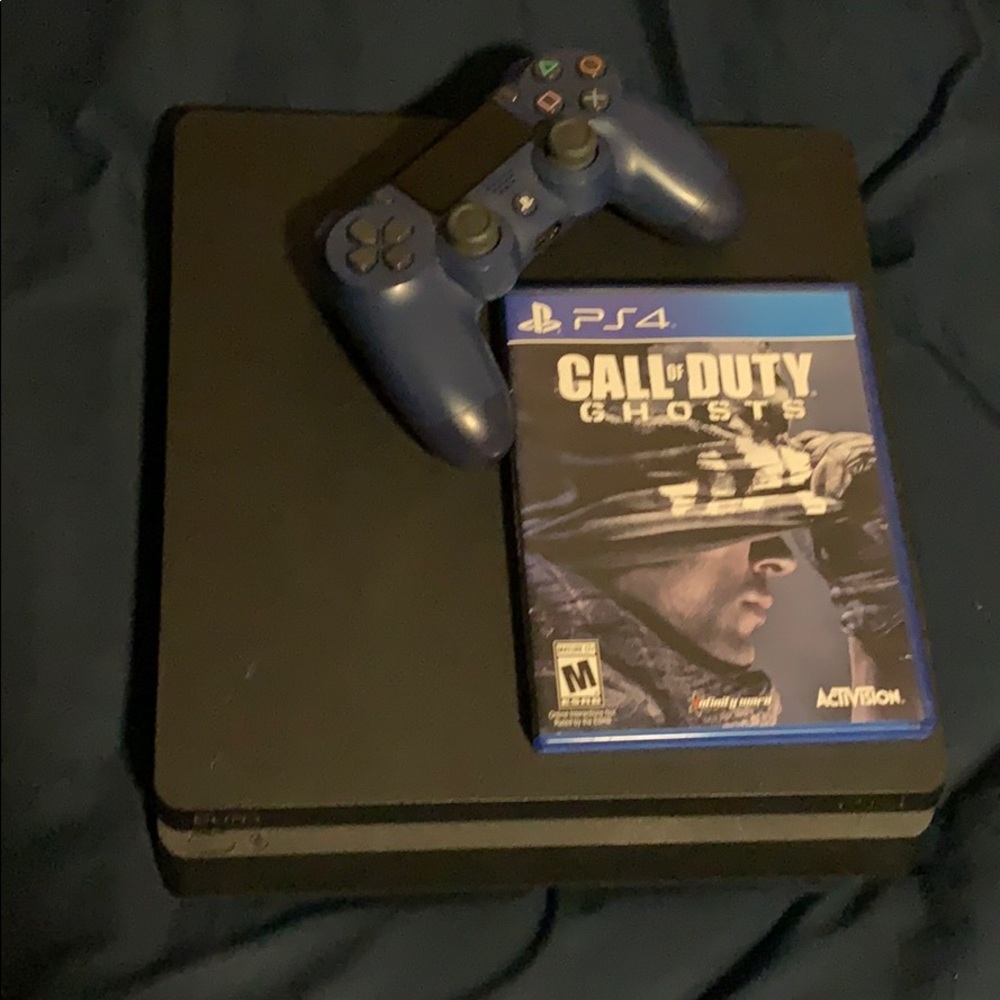 Ps4 Slim With cables, controller and ghosts